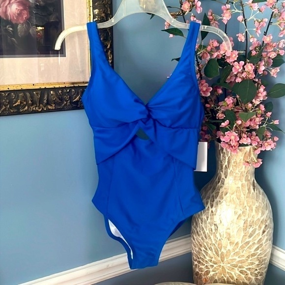 Brand New DKNY Blue Peek A Boo Twist One Piece Swimsuit 50+ UPF 4-Way Stretch - Picture 2 of 16